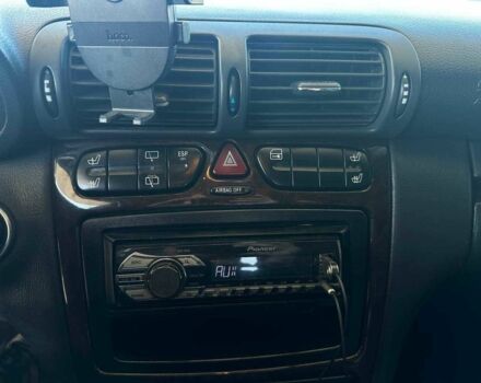 Серый Мерседес 200, объемом двигателя 2.1 л и пробегом 465 тыс. км за 5300 $, фото 4 на Automoto.ua