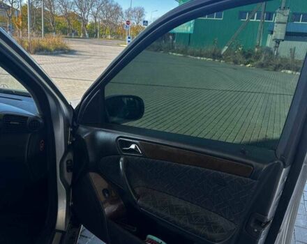 Серый Мерседес 200, объемом двигателя 2.1 л и пробегом 465 тыс. км за 5300 $, фото 22 на Automoto.ua