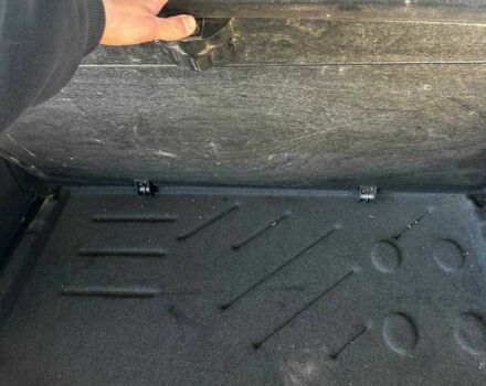 Серый Мерседес 200, объемом двигателя 2.1 л и пробегом 465 тыс. км за 5300 $, фото 16 на Automoto.ua