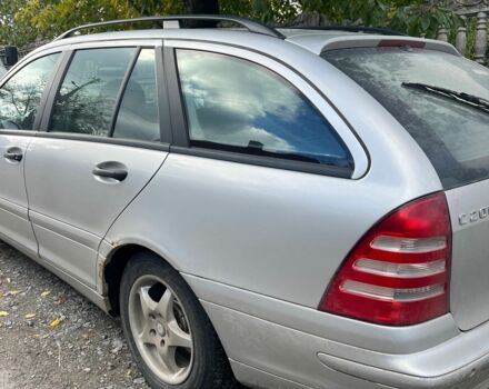 Сірий Мерседес 200, об'ємом двигуна 2.1 л та пробігом 300 тис. км за 3800 $, фото 2 на Automoto.ua