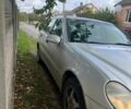 Сірий Мерседес 200, об'ємом двигуна 2.1 л та пробігом 300 тис. км за 3800 $, фото 4 на Automoto.ua