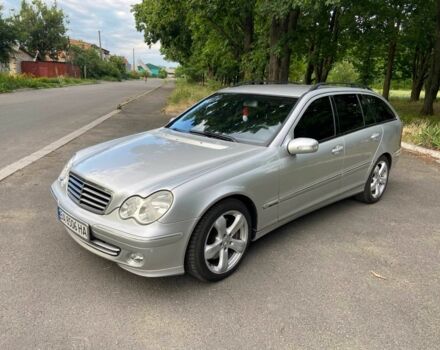 Серый Мерседес 200, объемом двигателя 1.8 л и пробегом 316 тыс. км за 5500 $, фото 2 на Automoto.ua