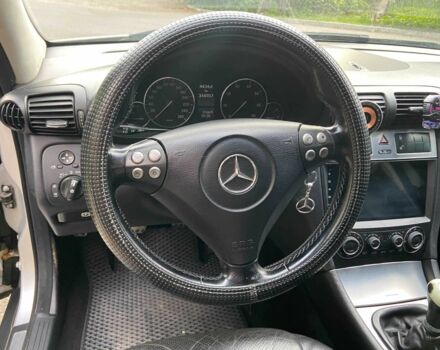 Серый Мерседес 200, объемом двигателя 1.8 л и пробегом 316 тыс. км за 5500 $, фото 11 на Automoto.ua