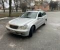 Серый Мерседес 200, объемом двигателя 2.1 л и пробегом 350 тыс. км за 2700 $, фото 1 на Automoto.ua