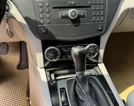 Мерседес 200 2008 в Черновцах на Automoto.ua Серый Мерседес 200, объемом двигателя 2.1 л и пробегом 327 тыс. км за 8200 $, фото 5 на Automoto.ua