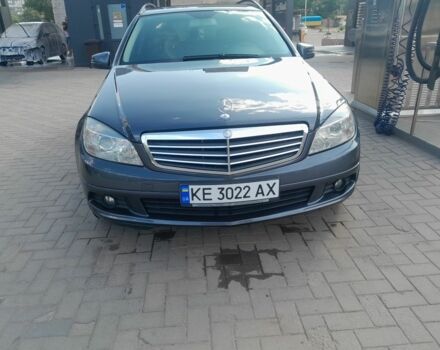Серый Мерседес 200, объемом двигателя 2.1 л и пробегом 392 тыс. км за 7300 $, фото 2 на Automoto.ua