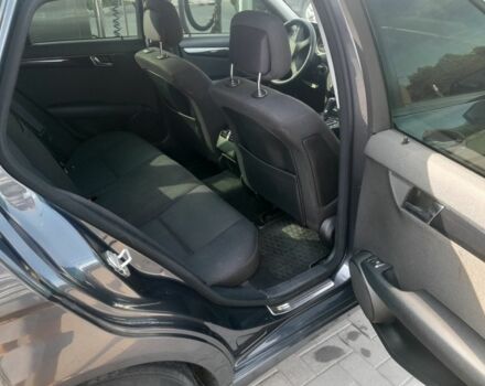 Серый Мерседес 200, объемом двигателя 2.1 л и пробегом 392 тыс. км за 7300 $, фото 7 на Automoto.ua