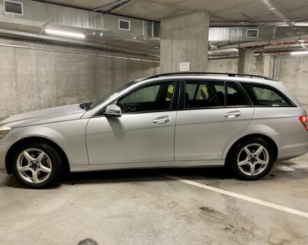 Серый Мерседес 200, объемом двигателя 2.1 л и пробегом 300 тыс. км за 7400 $, фото 5 на Automoto.ua