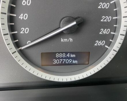 Серый Мерседес 200, объемом двигателя 2.1 л и пробегом 300 тыс. км за 7400 $, фото 7 на Automoto.ua