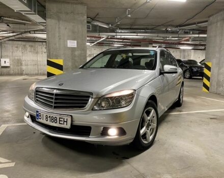 Серый Мерседес 200, объемом двигателя 2.1 л и пробегом 300 тыс. км за 7400 $, фото 1 на Automoto.ua