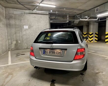 Серый Мерседес 200, объемом двигателя 2.1 л и пробегом 300 тыс. км за 7400 $, фото 3 на Automoto.ua