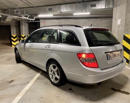 Серый Мерседес 200, объемом двигателя 2.1 л и пробегом 300 тыс. км за 7400 $, фото 4 на Automoto.ua