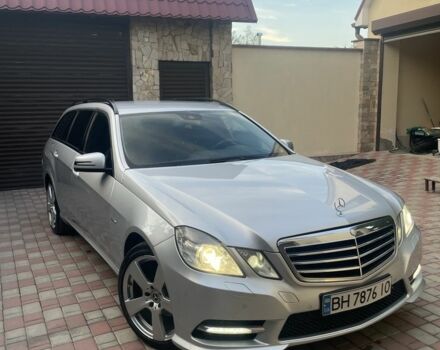 Серый Мерседес 200, объемом двигателя 2.1 л и пробегом 266 тыс. км за 10500 $, фото 1 на Automoto.ua