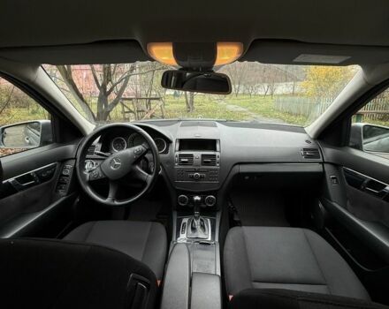 Сірий Мерседес 200, об'ємом двигуна 2.1 л та пробігом 260 тис. км за 9200 $, фото 6 на Automoto.ua