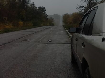 Сірий Мерседес 200, об'ємом двигуна 2.3 л та пробігом 350 тис. км за 1150 $, фото 1 на Automoto.ua