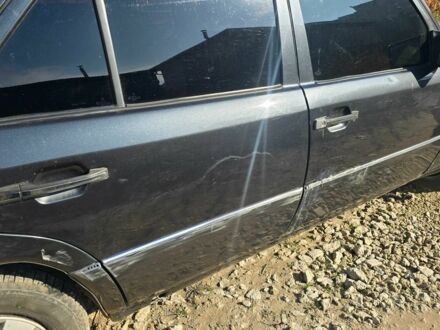 Серый Мерседес 200, объемом двигателя 2 л и пробегом 500 тыс. км за 1700 $, фото 1 на Automoto.ua