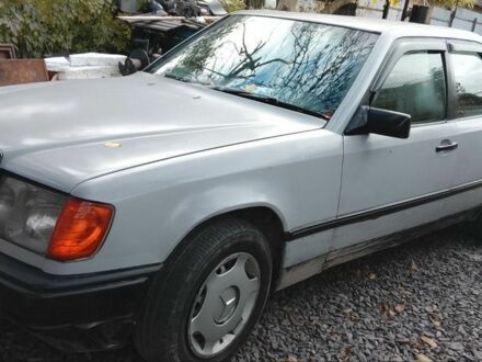 Серый Мерседес 200, объемом двигателя 2 л и пробегом 350 тыс. км за 998 $, фото 1 на Automoto.ua