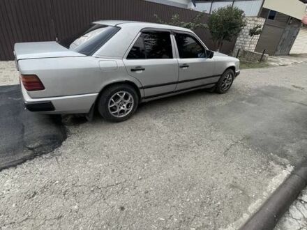 Мерседес 200 1988 у Одесі на Automoto.ua Сірий Мерседес 200, об'ємом двигуна 2 л та пробігом 300 тис. км за 2000 $, фото 1 на Automoto.ua