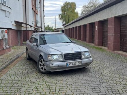 Мерседес 200 1990 в Ивано-Франковске на Automoto.ua Серый Мерседес 200, объемом двигателя 2 л и пробегом 360 тыс. км за 1100 $, фото 1 на Automoto.ua