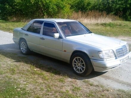 Мерседес 200 1990 у Гайвороне на Automoto.ua Сірий Мерседес 200, об'ємом двигуна 2 л та пробігом 300 тис. км за 1500 $, фото 1 на Automoto.ua