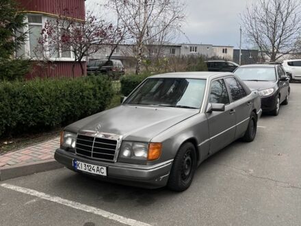 Серый Мерседес 200, объемом двигателя 2 л и пробегом 343 тыс. км за 1200 $, фото 1 на Automoto.ua