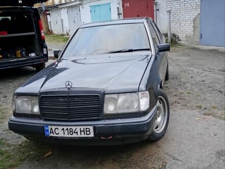 Сірий Мерседес 200, об'ємом двигуна 2 л та пробігом 70 тис. км за 2000 $, фото 1 на Automoto.ua