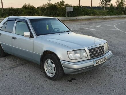 Серый Мерседес 200, объемом двигателя 2 л и пробегом 400 тыс. км за 3300 $, фото 1 на Automoto.ua
