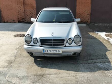 Серый Мерседес 200, объемом двигателя 2 л и пробегом 250 тыс. км за 3000 $, фото 1 на Automoto.ua