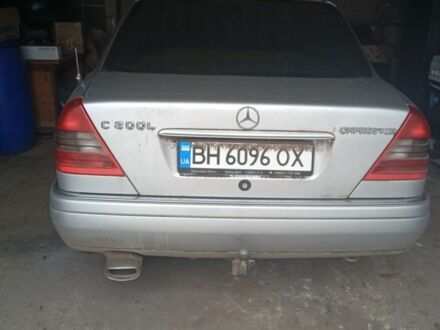 Сірий Мерседес 200, об'ємом двигуна 2 л та пробігом 100 тис. км за 2878 $, фото 1 на Automoto.ua