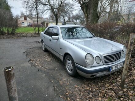Сірий Мерседес 200, об'ємом двигуна 0 л та пробігом 245 тис. км за 3000 $, фото 1 на Automoto.ua