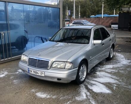 Сірий Мерседес 200, об'ємом двигуна 2 л та пробігом 339 тис. км за 3400 $, фото 1 на Automoto.ua