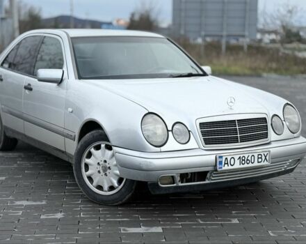 Сірий Мерседес 200, об'ємом двигуна 2 л та пробігом 350 тис. км за 3250 $, фото 1 на Automoto.ua