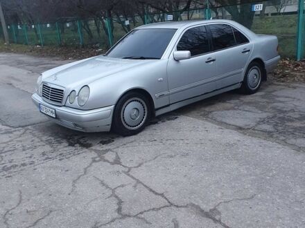 Серый Мерседес 200, объемом двигателя 2.8 л и пробегом 230 тыс. км за 2550 $, фото 1 на Automoto.ua
