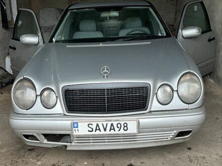 Сірий Мерседес 200, об'ємом двигуна 2.2 л та пробігом 400 тис. км за 3600 $, фото 1 на Automoto.ua
