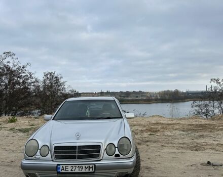 Серый Мерседес 200, объемом двигателя 2 л и пробегом 500 тыс. км за 2600 $, фото 1 на Automoto.ua