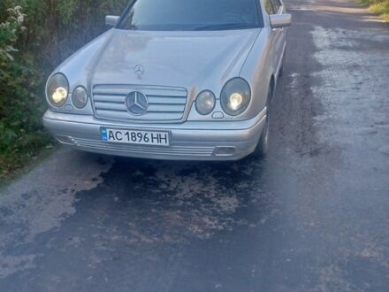 Серый Мерседес 200, объемом двигателя 2.2 л и пробегом 430 тыс. км за 3600 $, фото 1 на Automoto.ua