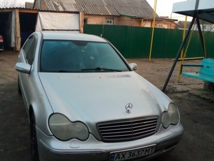 Серый Мерседес 200, объемом двигателя 2 л и пробегом 300 тыс. км за 2300 $, фото 1 на Automoto.ua
