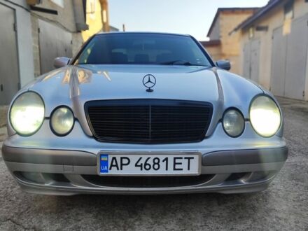 Серый Мерседес 200, объемом двигателя 2 л и пробегом 389 тыс. км за 4000 $, фото 1 на Automoto.ua