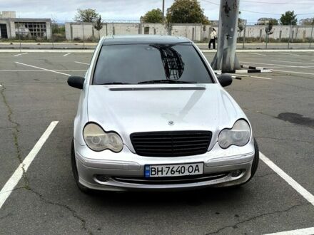 Сірий Мерседес 200, об'ємом двигуна 2 л та пробігом 330 тис. км за 3700 $, фото 1 на Automoto.ua