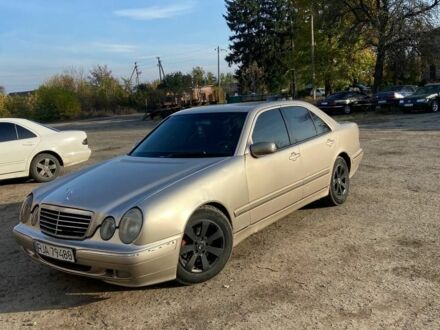 Серый Мерседес 200, объемом двигателя 3.2 л и пробегом 400 тыс. км за 1950 $, фото 1 на Automoto.ua