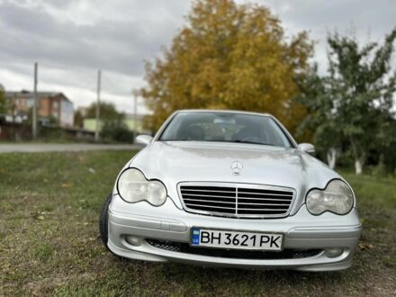 Серый Мерседес 200, объемом двигателя 0 л и пробегом 260 тыс. км за 3999 $, фото 1 на Automoto.ua