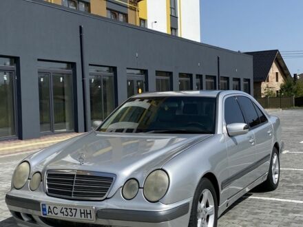 Сірий Мерседес 200, об'ємом двигуна 2 л та пробігом 390 тис. км за 3700 $, фото 1 на Automoto.ua