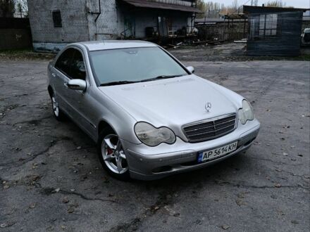 Серый Мерседес 200, объемом двигателя 2.1 л и пробегом 190 тыс. км за 5600 $, фото 1 на Automoto.ua