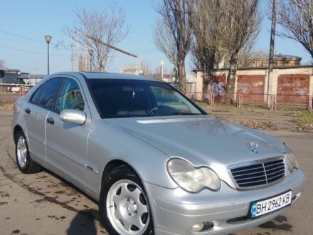 Серый Мерседес 200, объемом двигателя 2 л и пробегом 250 тыс. км за 3800 $, фото 1 на Automoto.ua