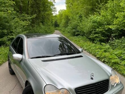 Сірий Мерседес 200, об'ємом двигуна 2 л та пробігом 230 тис. км за 4200 $, фото 1 на Automoto.ua