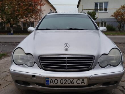 Мерседес 200 2002 у Мукачеве на Automoto.ua Сірий Мерседес 200, об'ємом двигуна 2.1 л та пробігом 330 тис. км за 3500 $, фото 1 на Automoto.ua