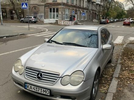 Мерседес 200 2002 в Вышгороде на Automoto.ua Серый Мерседес 200, объемом двигателя 2 л и пробегом 240 тыс. км за 3300 $, фото 1 на Automoto.ua