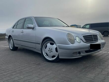 Серый Мерседес 200, объемом двигателя 2 л и пробегом 320 тыс. км за 4500 $, фото 1 на Automoto.ua