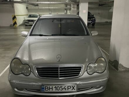 Серый Мерседес 200, объемом двигателя 2.1 л и пробегом 279 тыс. км за 4600 $, фото 1 на Automoto.ua