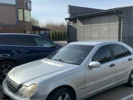 Мерседес 200 2002 у Рівному на Automoto.ua Сірий Мерседес 200, об'ємом двигуна 2.2 л та пробігом 400 тис. км за 2250 $, фото 1 на Automoto.ua